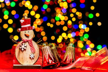 Samimi Noel ışıkları süslemesi. Kış dekorasyon arka planı