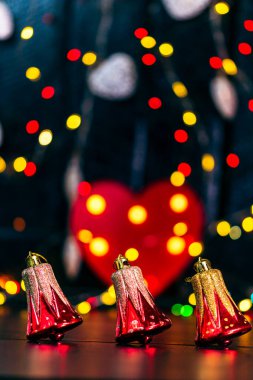 Samimi Noel ışıkları süslemesi. Kış dekorasyon arka planı