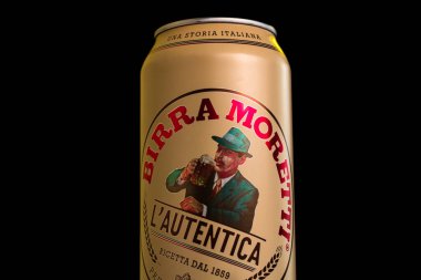 Birra Moretti, şu anda Heineken International 'ın sahibi olduğu İtalyan bira şirketi tarafından üretilen birinci sınıf bir bira. Romanya, Bükreş 'te stüdyo fotoğraf çekimi, 2021