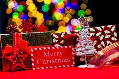 Samimi Noel ışıkları süslemesi. Kış dekorasyon arka planı