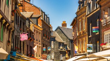 Honfleur, Fransa 'nın Normandiya şehrinde ünlü bir liman köyüdür.