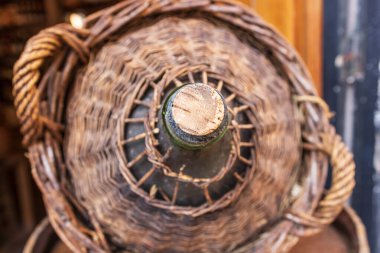 Şarap demijohn 'un yakın çekimi