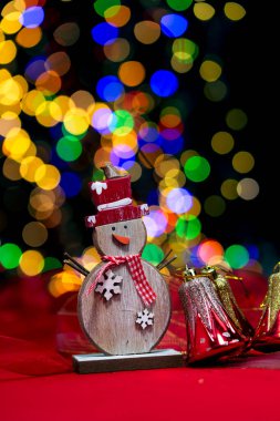 Samimi Noel ışıkları süslemesi. Kış dekorasyon arka planı