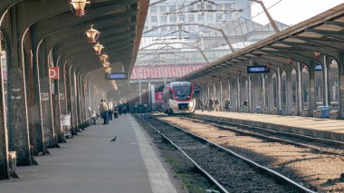 Bükreş Kuzey Tren İstasyonu 'nda Tren (Gara de Nord Bucuresti)