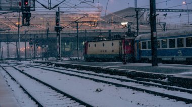 Bükreş Kuzey Tren İstasyonu 'nda Tren (Gara de Nord Bucuresti)