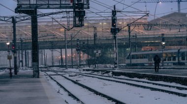 Bükreş Kuzey Tren İstasyonu 'nda Tren (Gara de Nord Bucuresti)