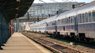 Bükreş Kuzey Tren İstasyonu 'nda Tren (Gara de Nord Bucuresti)