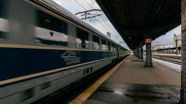 Bükreş Kuzey Tren İstasyonu 'nda Tren (Gara de Nord Bucuresti)