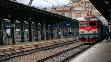 Bükreş Kuzey Tren İstasyonu 'nda Tren (Gara de Nord Bucuresti)