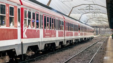 Bükreş Kuzey Tren İstasyonu 'nda Tren (Gara de Nord Bucuresti)