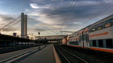 Bükreş Kuzey Tren İstasyonu 'nda Tren (Gara de Nord Bucuresti)