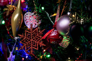 Samimi Noel ışıkları süslemesi. Kış dekorasyon arka planı