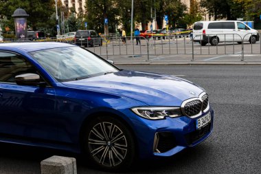 M Performans paketi ile mavi BMW