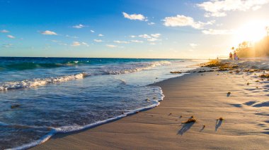 Horseshoe Bay Sahili ve Hamilton, Bermuda 'daki Deep Bay Sahili