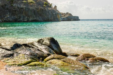 Saint Barthelemy 'deki huzurlu plaj (St. Barts, St. Barth, St. Barth)