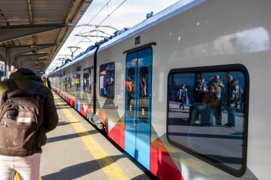 Bükreş Kuzey Tren İstasyonu 'ndaki Alstom treni (Gara de Nord Bucuresti))