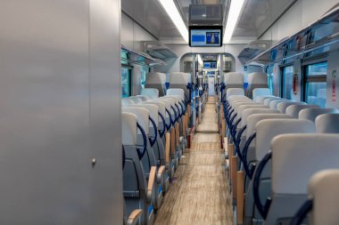 Bükreş Kuzey Tren İstasyonu 'ndaki Alstom treninin içi (Gara de Nord Bucuresti))
