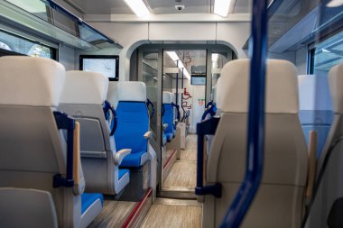 Bükreş Kuzey Tren İstasyonu 'ndaki Alstom treninin içi (Gara de Nord Bucuresti))