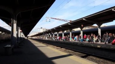 Bükreş Kuzey Tren İstasyonu 'ndaki Alstom treni (Gara de Nord Bucuresti))