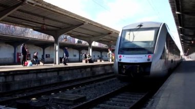 Bükreş Kuzey Tren İstasyonu 'ndaki Alstom treni (Gara de Nord Bucuresti))