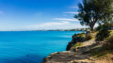 Hamilton, Bermuda 'daki Cennet Seyahat Plajı. Tropik sahil manzarası