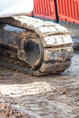 İnşaat alanında çalışan endüstriyel kazıcıların ayrıntıları