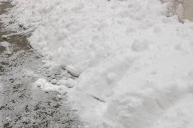 Yoğun bir kar yağışından sonra şehir karla kaplandı. Kış boyunca şehir manzarası