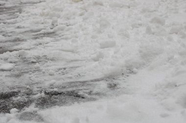 Yoğun bir kar yağışından sonra şehir karla kaplandı. Kış boyunca şehir manzarası
