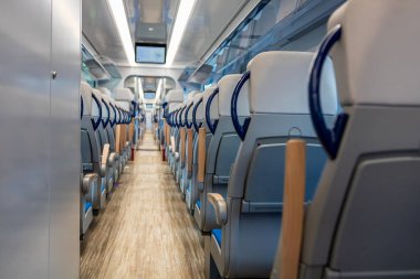 Bükreş Kuzey Tren İstasyonu 'ndaki Alstom treninin içi (Gara de Nord Bucuresti))