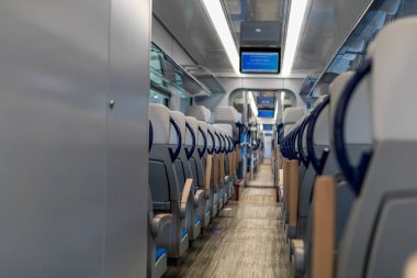 Bükreş Kuzey Tren İstasyonu 'ndaki Alstom treninin içi (Gara de Nord Bucuresti))