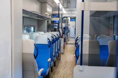 Bükreş Kuzey Tren İstasyonu 'ndaki Alstom treninin içi (Gara de Nord Bucuresti))