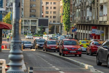 Bükreş, Romanya 'da trafik sıkışıklığı, trafik yoğunluğu