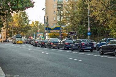 Bükreş, Romanya 'da trafik sıkışıklığı, trafik yoğunluğu