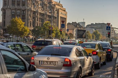 Bükreş, Romanya 'da trafik sıkışıklığı, trafik yoğunluğu