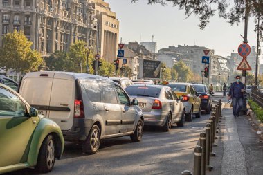 Bükreş, Romanya 'da trafik sıkışıklığı, trafik yoğunluğu