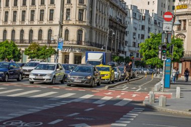 Bükreş, Romanya 'da trafik sıkışıklığı, trafik yoğunluğu