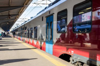 Bükreş Kuzey Tren İstasyonu 'ndaki Alstom treni (Gara de Nord Bucuresti))