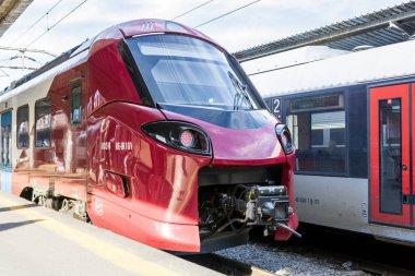 Bükreş Kuzey Tren İstasyonu 'ndaki Alstom treni (Gara de Nord Bucuresti))