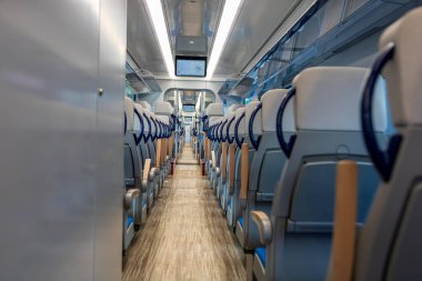 Bükreş Kuzey Tren İstasyonu 'ndaki Alstom treninin içi (Gara de Nord Bucuresti))