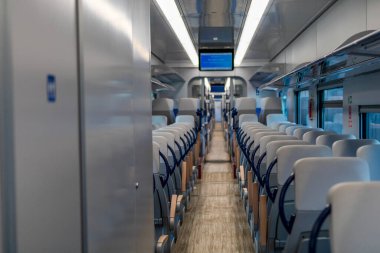Bükreş Kuzey Tren İstasyonu 'ndaki Alstom treninin içi (Gara de Nord Bucuresti))