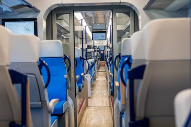 Bükreş Kuzey Tren İstasyonu 'ndaki Alstom treninin içi (Gara de Nord Bucuresti))