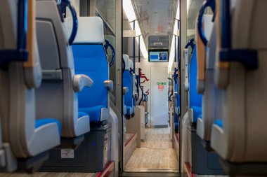 Bükreş Kuzey Tren İstasyonu 'ndaki Alstom treninin içi (Gara de Nord Bucuresti))