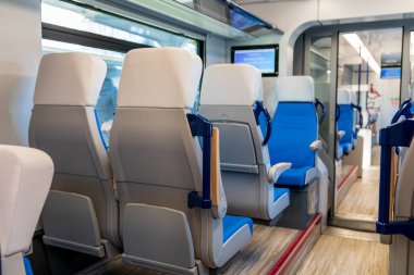 Bükreş Kuzey Tren İstasyonu 'ndaki Alstom treninin içi (Gara de Nord Bucuresti))