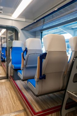 Bükreş Kuzey Tren İstasyonu 'ndaki Alstom treninin içi (Gara de Nord Bucuresti))