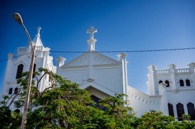 Key West 'in ünlü panoramik caddeleri ve binaları manzaralı. Güney Florida Keys, Amerika Birleşik Devletleri