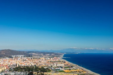 Cebelitarık Kayası 'ndan Cebelitarık limanının manzarası. Cebelitarık Limanı, İber Yarımadası, İngiltere