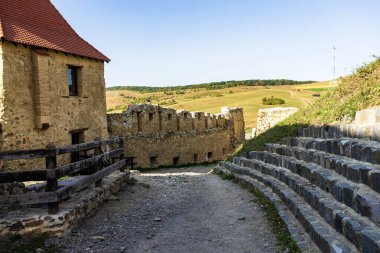 Romanya 'nın Transilvanya kentindeki ünlü Rupea kalesi. Rupa Kalesi (Cetatea Rupea)