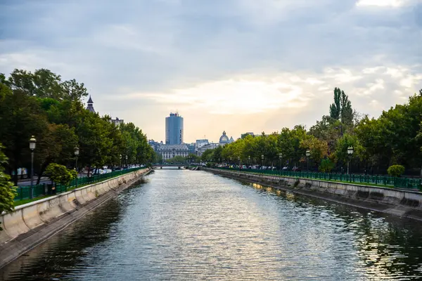 Eski Bükreş kentinin binaları - Romanya 'nın başkenti, şehir ve mimari