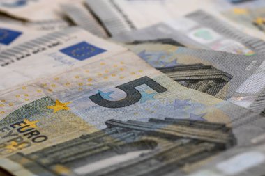 5 Avro banknotları. Tasarruf, gelir veya yatırımı temsil eden Avro para arkaplanı