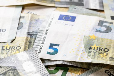 5 Avro banknotları. Tasarruf, gelir veya yatırımı temsil eden Avro para arkaplanı